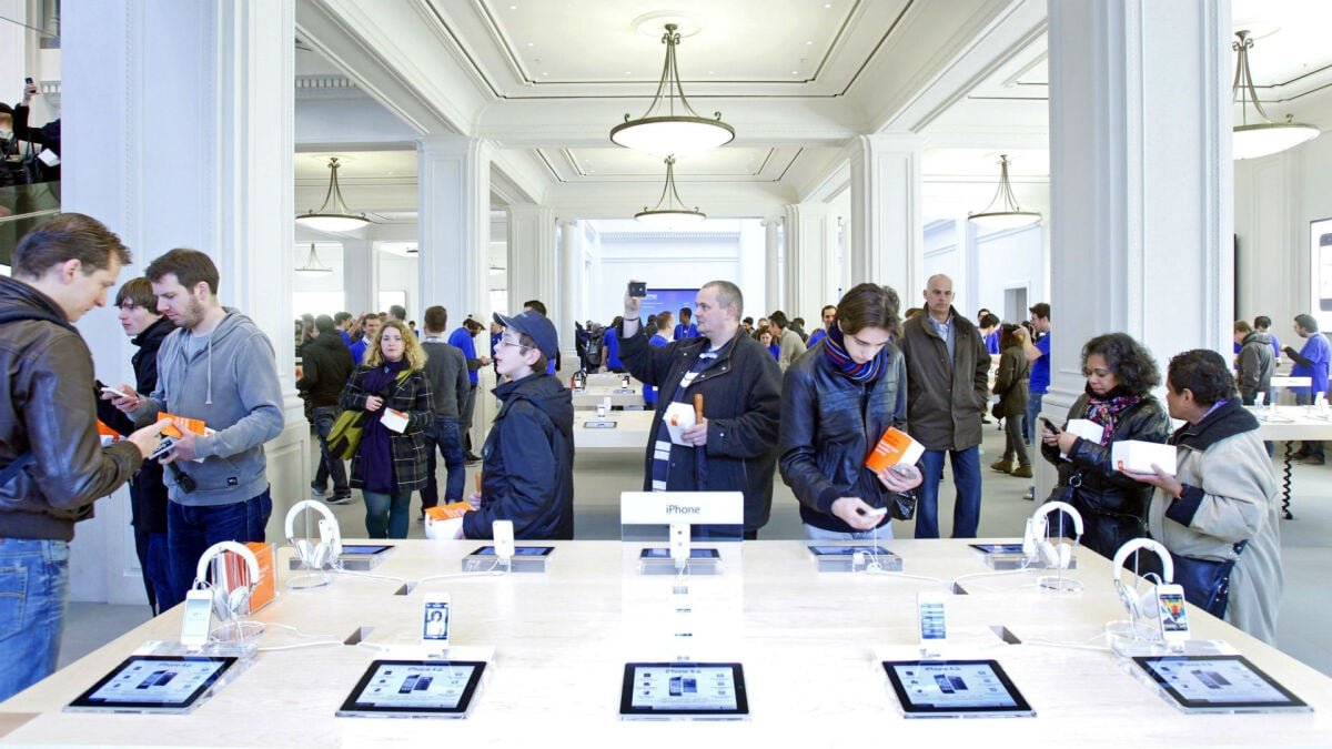 Loja de maçã é esvaziada depois que o iPad emite fumaça, de acordo com relatório.