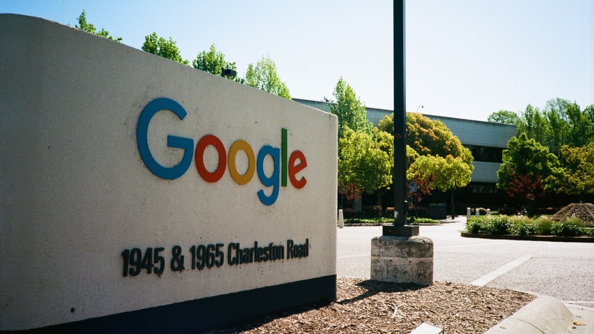 Seu dispositivo Android se conecta com os servidores do Google com mais frequência do que imaginamos.