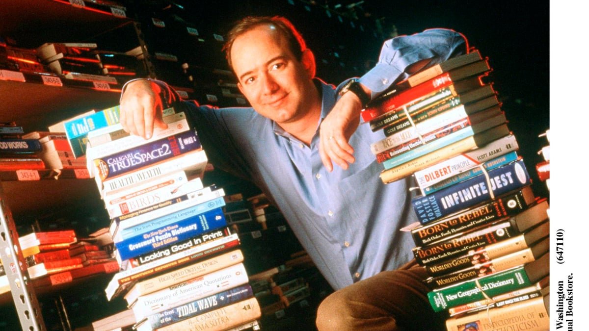 Jeff Bezos está trabalhando na Amazon pela primeira vez.