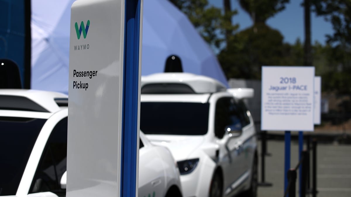 Sim, parece que os táxis autônomos da Waymo não estão prontos para serem lançados em 2018.