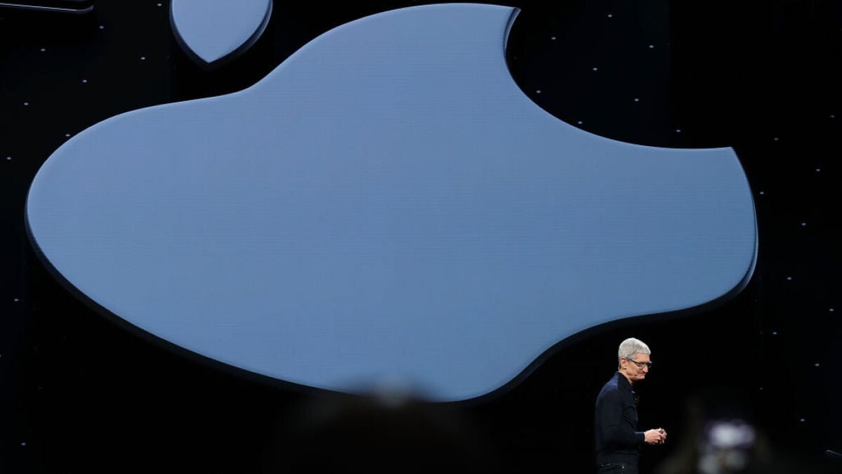 A Apple avança na direção de desenvolver sua própria versão do Google Glass.