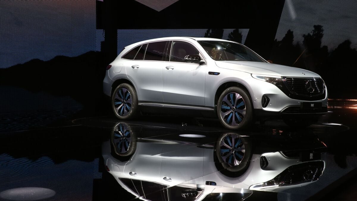 Mercedes está competindo com Tesla ao lançar um SUV totalmente elétrico.