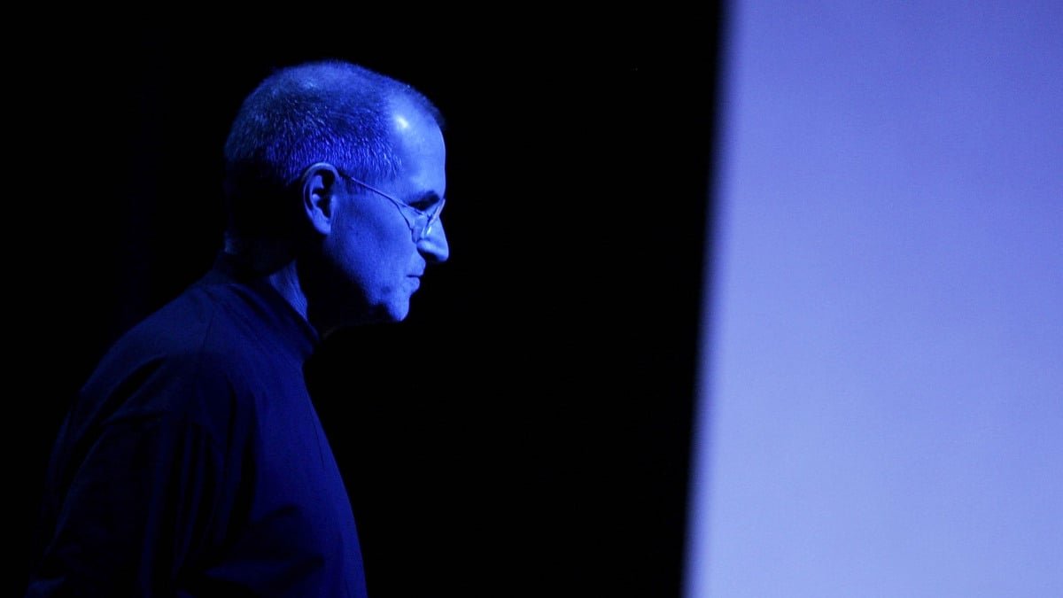 Gênio ou simplesmente um habilidoso manicure? Reavaliando a figura de Steve Jobs à luz do livro escrito por sua filha.