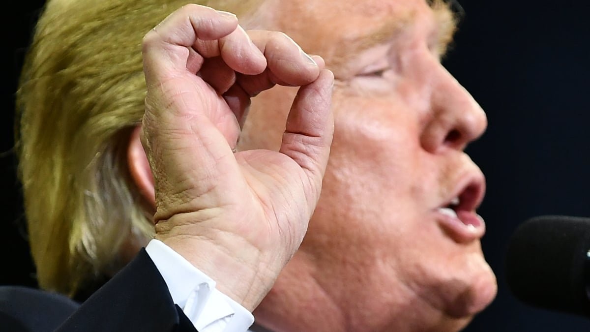O defeito no Twitter pode fazer com que pareça que você tenha dado curtidas nos tweets de Donald Trump.