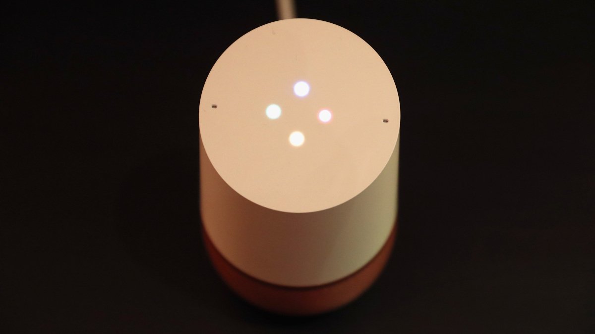 Google se une a um varejista britânico para fornecer serviço de compras por voz para computadores domésticos.