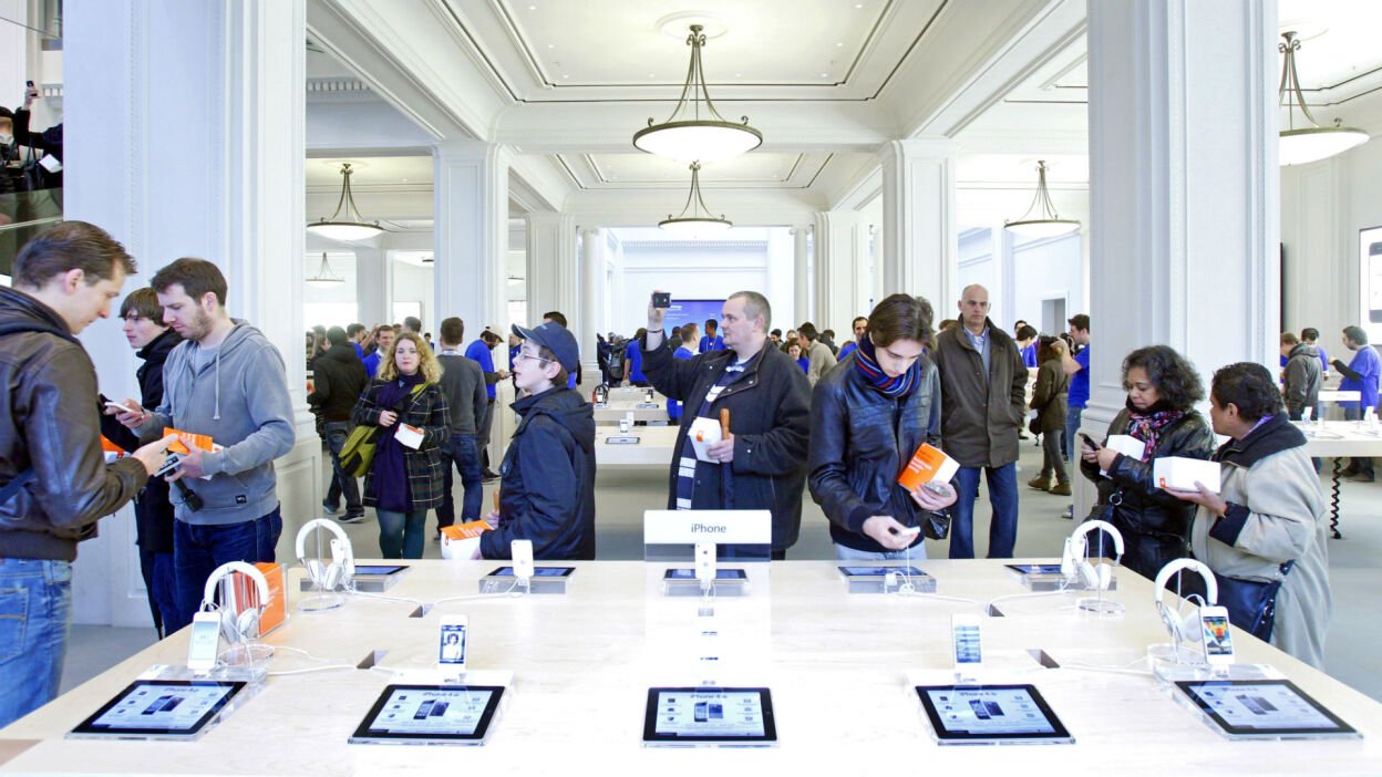 Apple store evacuated after iPad blows up in smoke, report says