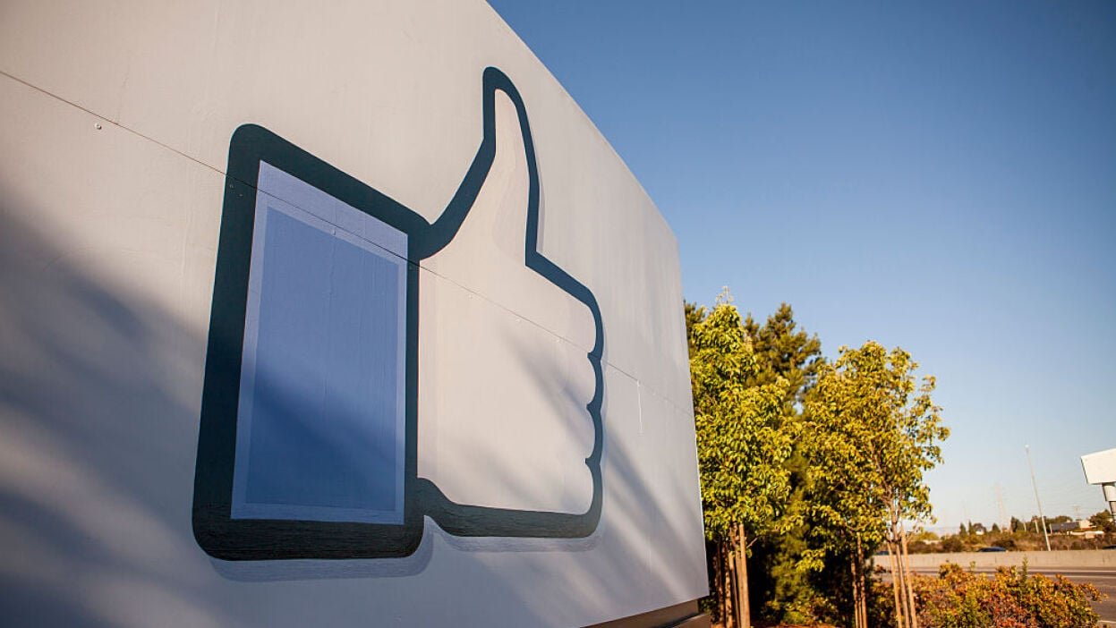 Conservative Facebook employees create a group to complain about 